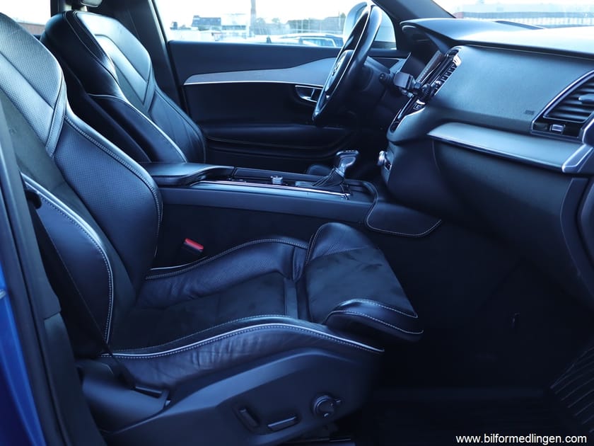 Bild 5 av Volvo XC90 D5 AWD R Design HeadUp 7-sits S/V-hjul GPS