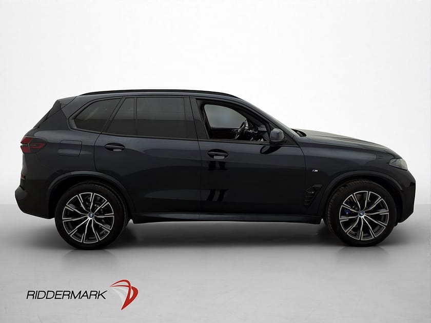 Bild 4 av BMW X5 xDrive50e M Sport Innovation B&W Sky Lounge 360° MOMS