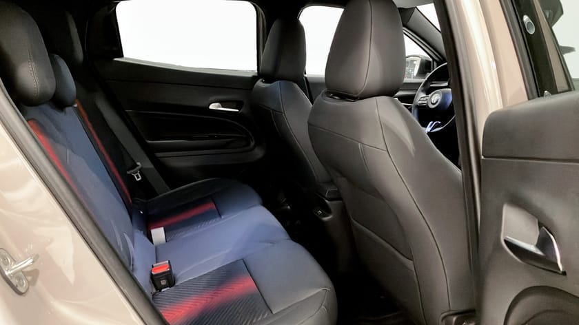 Bild 5 av Alfa Romeo Junior Ibrida SPECIALE 136HP TECNICA *AVB. 0% RÄNTA+FRIA VINTERHJUL