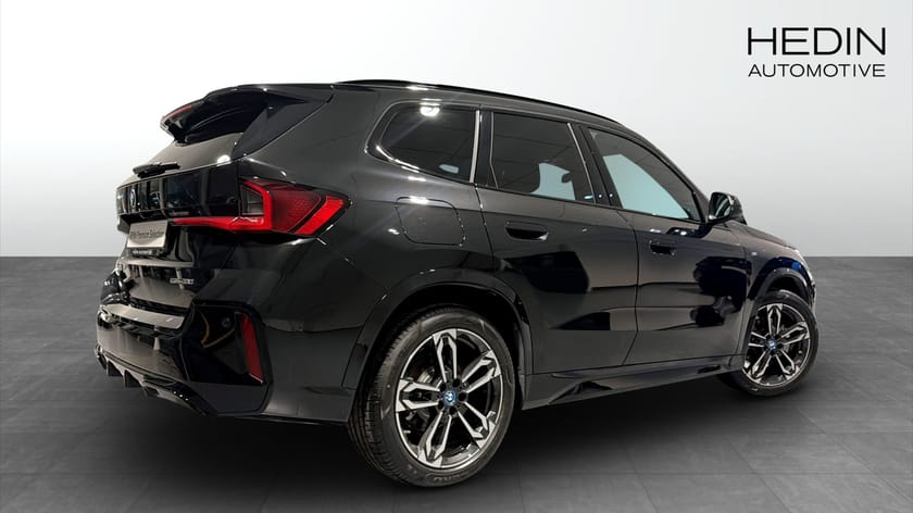 Bild 2 av BMW iX1 eDrive20 M-Sport Adaptiv Farth Komfortöppning Drag