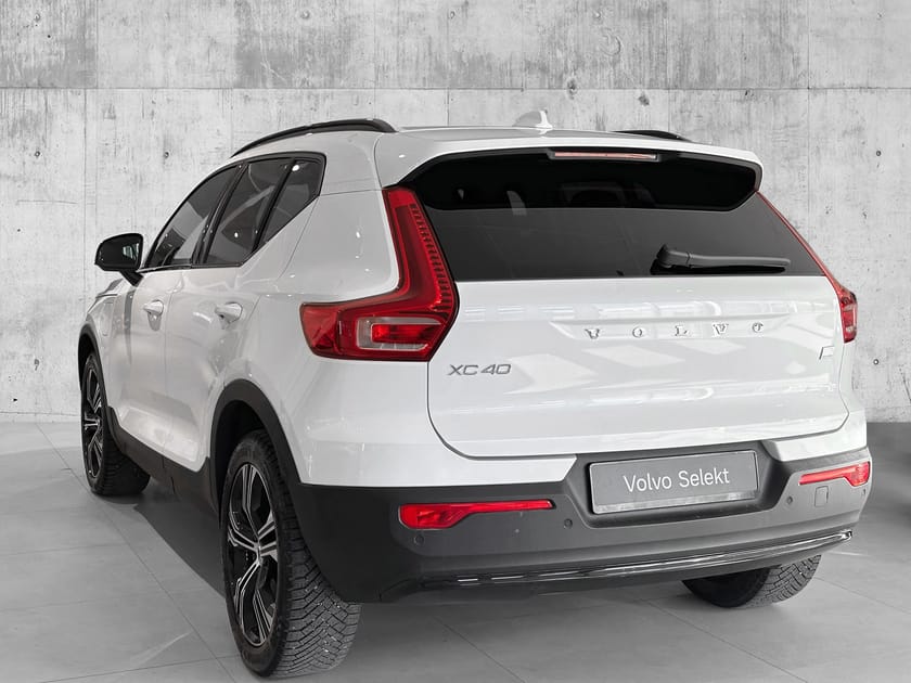 Bilde 2 av Volvo XC40 Plus Dark - Hengerfeste/El.stol/ACC