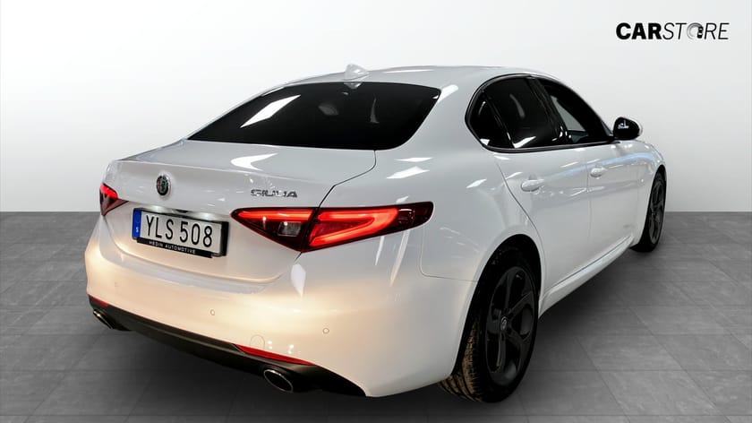 Bild 2 av Alfa Romeo Giulia 2.0 Turbo 16V SUPER 200HK KAMERA
