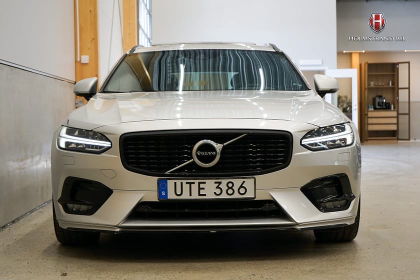Bild 5 av Volvo V90 D4 R-Design K-rem bytt Pano Drag HUD Dvärm Elstol Bkam