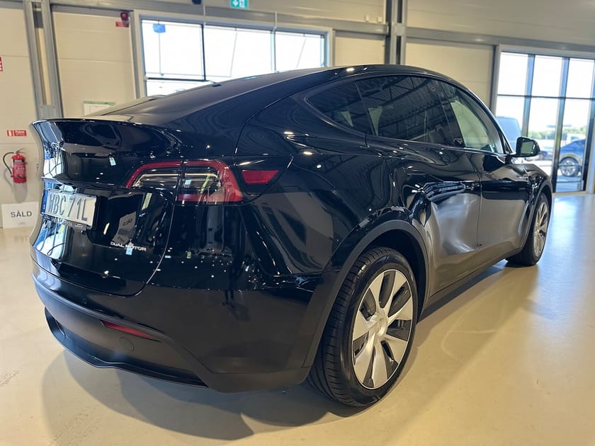 Bild 4 av Tesla Model Y Long Range AWD / Moms