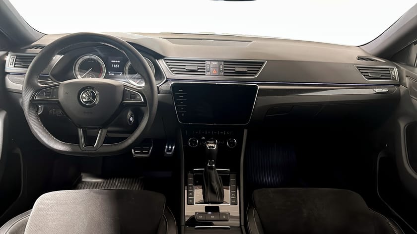 Bild 4 av Škoda Superb Kombi 2.0 TSI 4x4 DSG Sekventiell, 272hk Sport Line