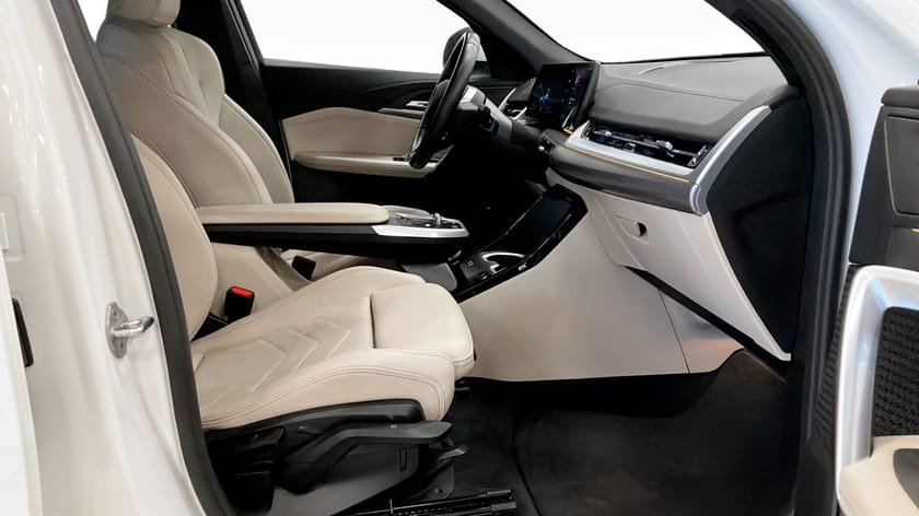 Bild 3 av BMW iX2 xDrive30 xDrive30, 306hk, M-sport|Backkamera|Drag|carplay