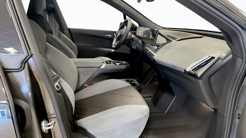 Bild 3 av BMW iX xDrive60 M-Sport, Drag, Harman Kardon