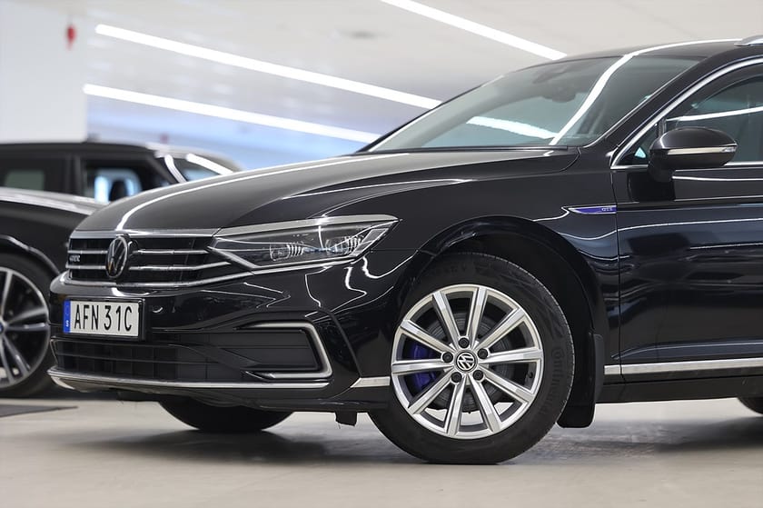 Bild 4 av Volkswagen Passat Sportscombi GTE SC 218hk Executive Alcantara Drag B-Kamera