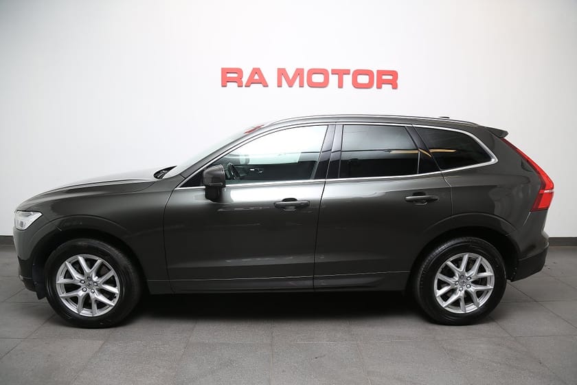 Bild 3 av Volvo XC60 B4 Diesel 197hk Momentum Adv Edt II AWD H/K VOC Drag