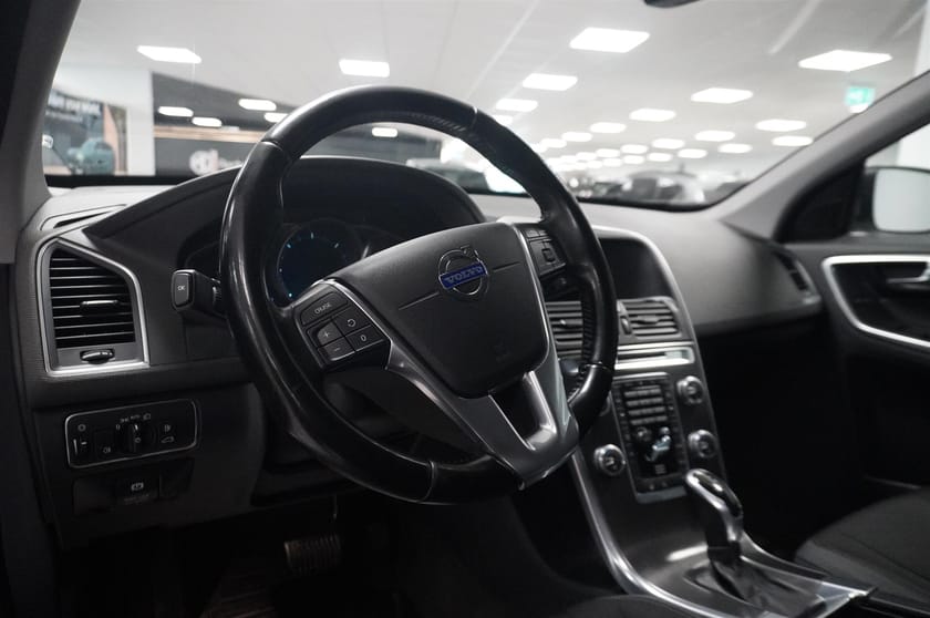 Bild 2 av Volvo XC60 D4 181hk Momentum Business Edition Dragkrok