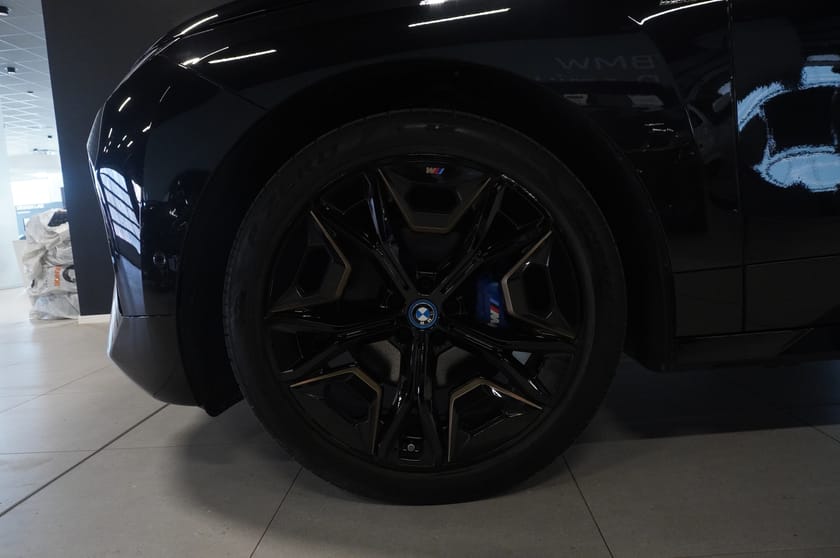 Bild 2 av BMW iX M60 Drag Luftfjädring Bowers Wilkins Värmekomfort