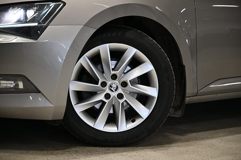 Bild 3 av Škoda Superb Kombi Skoda 2.0 TDI 4x4 150HK Style|Drag|M/K-Värmare|SeUtr!