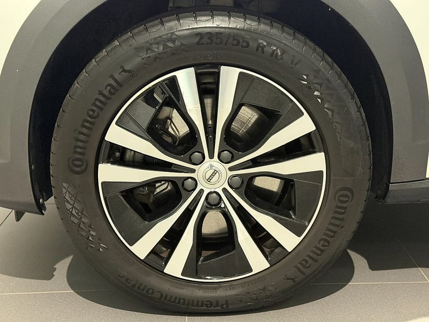 Bild 5 av Volvo V90 Cross Country D4 AWD Geartronic Momentum Drag 18"