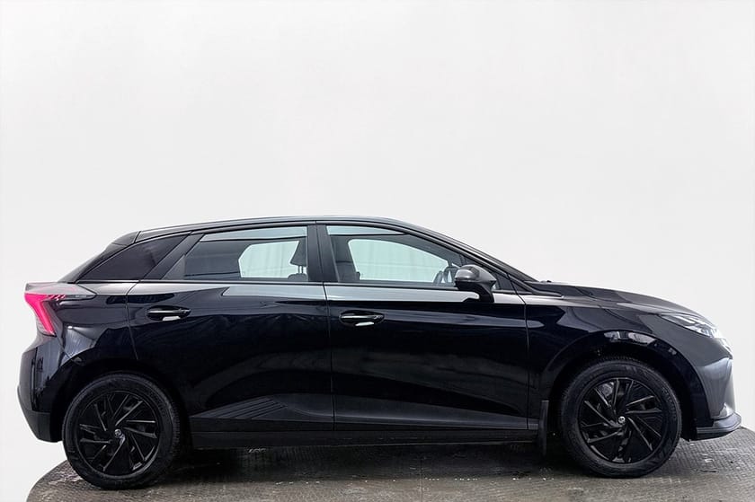 Bild 5 av MG 4 Electric Standard Range 51 kWh CCS Rattvärme V-pump CarPlay Keyless 170hk