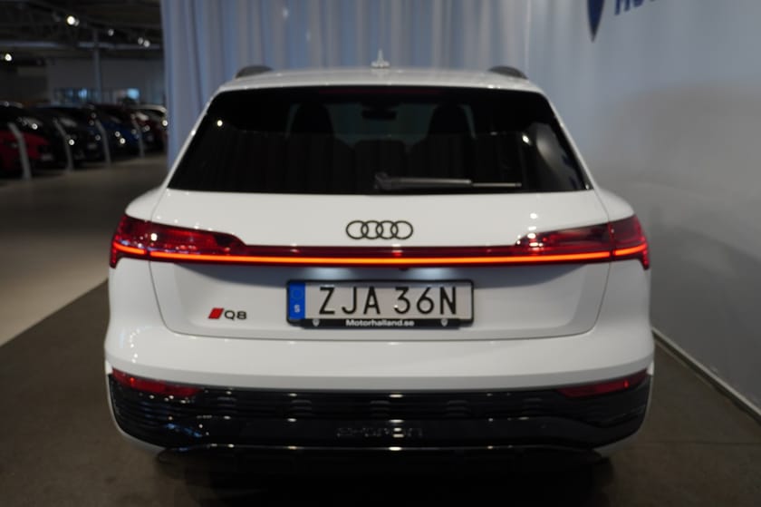 Bild 5 av Audi Q8 55 e-tron quattro 408hk S-Line Matrix 360* Drag Selection
