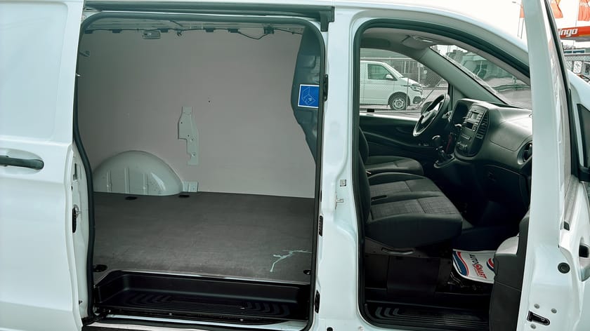 Bild 5 av Mercedes-Benz Vito 111 CDI 2.8t 1,6 114hk 6vxl man 3sits värm, drag