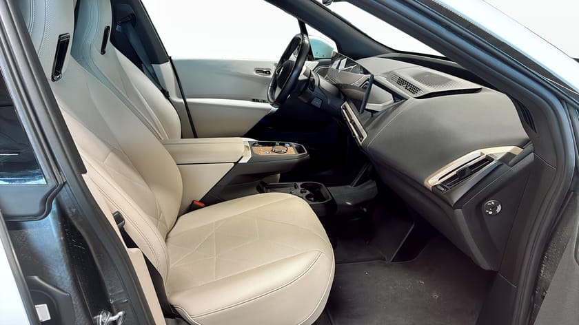 Bild 3 av BMW iX xDrive50 50 B&W Skylounge Aktiv styrning