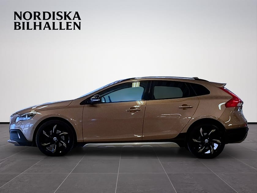 Bild 4 av Volvo V40 Cross Country D4 Geartronic Summum Panorama Värmare Helskinn