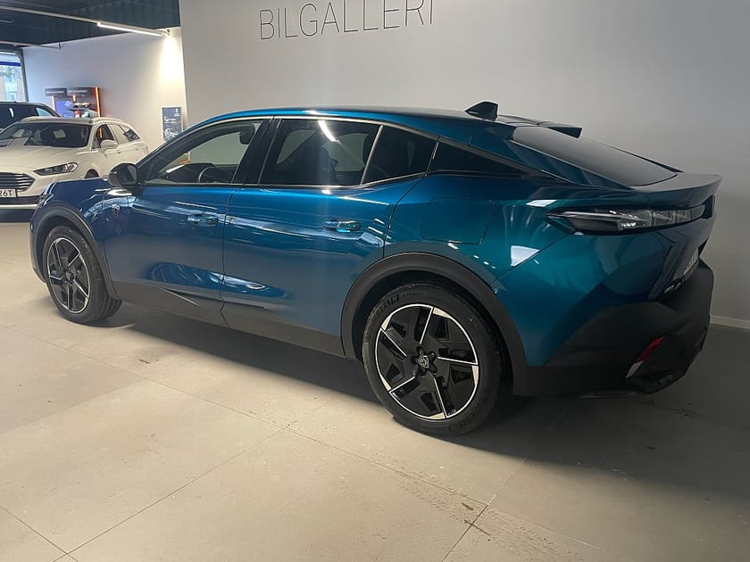 Bild 4 av Peugeot 408 Plug-In Hybrid 225 225hk. Bak kammera, Alcantara klädsel