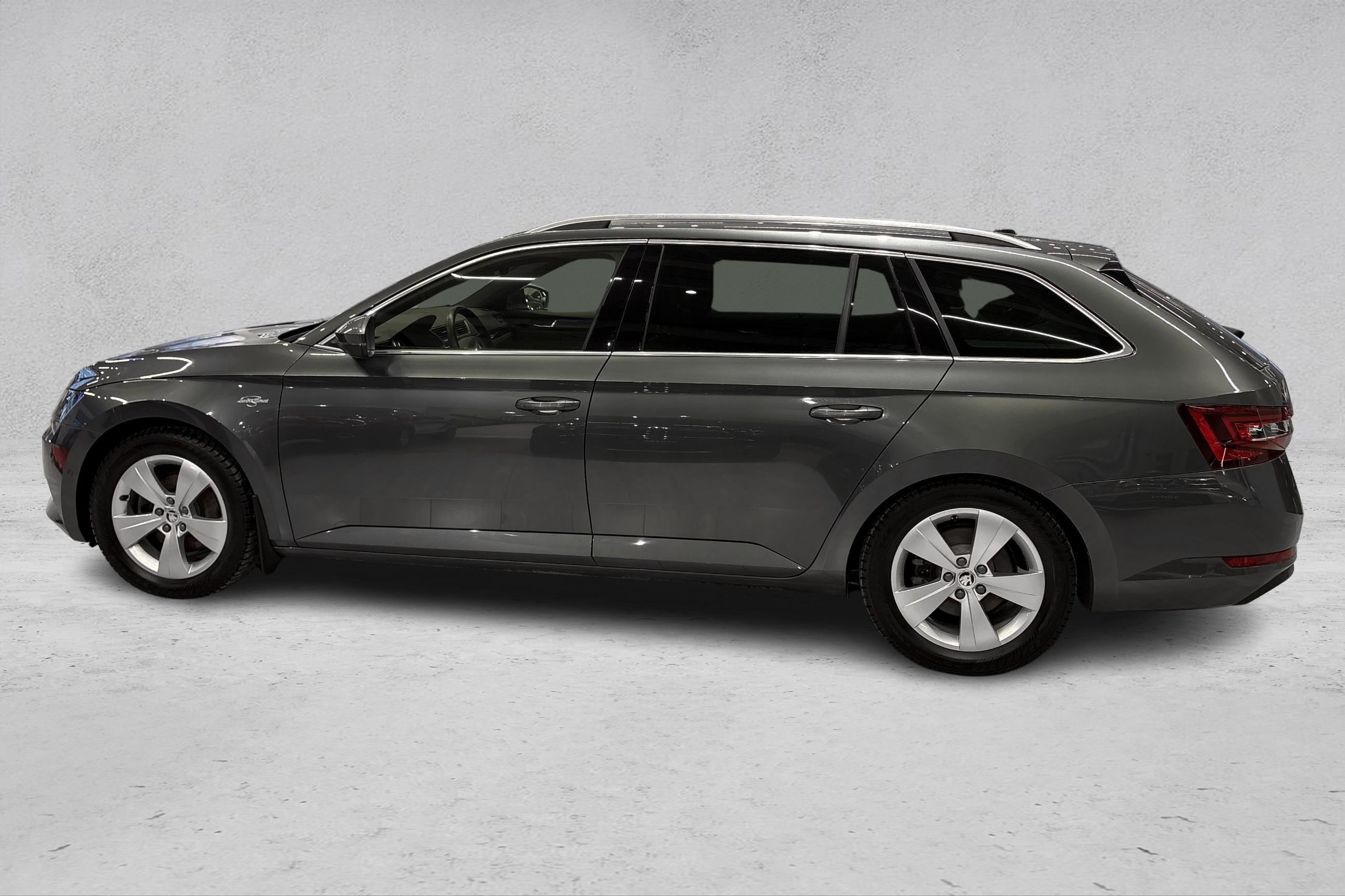 Thumnail bilde 1 av Škoda Superb Stasjonsvogn