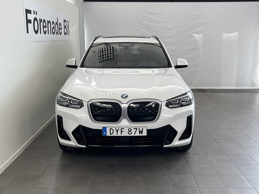 Bild 2 av BMW iX3 Charged M Sport Rattvärme Panorama Park Assist