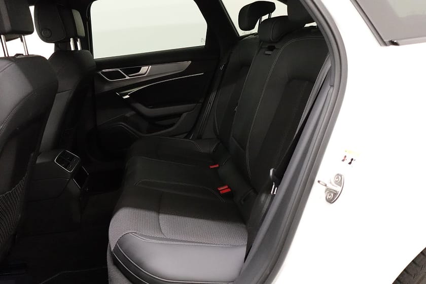 Bild 5 av Audi A6 Avant 40 TDI quattro Q Cockpit S-Line Drag D-värm Black Optic Moms