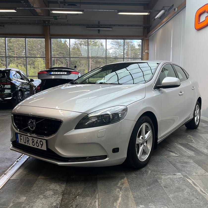 Bild 5 av Volvo V40 D2 Momentum 120hk Navi Drag Värmare Kamrem bytt!
