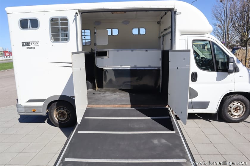 Bild 2 av Peugeot Boxer Chassi Cab 2.2 HDi Equi-Trek Hästbil Hästtransport Svensksåld