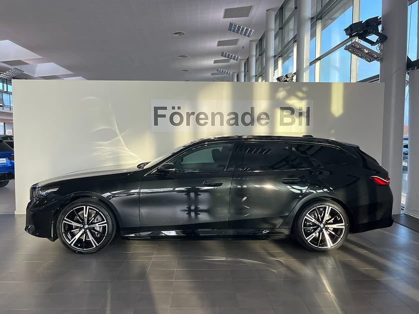 Bild 3 av BMW i5 eDrive40 Touring M Sport Drag H/K Comfort Access Rattvärme