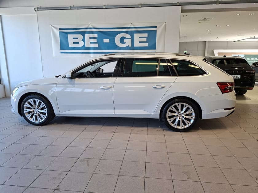Bild 2 av Škoda Superb iV Kombi STYLE 1,4 TSI 218HK DSG Drag Värmare Läder