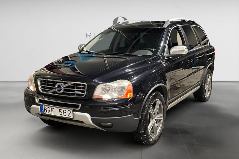 Bild 1 av Volvo XC90 7 Säten D5 18 HK AUT AWD R-DESIGN 7-SITS DRAG KAMREM BYTT SKINN