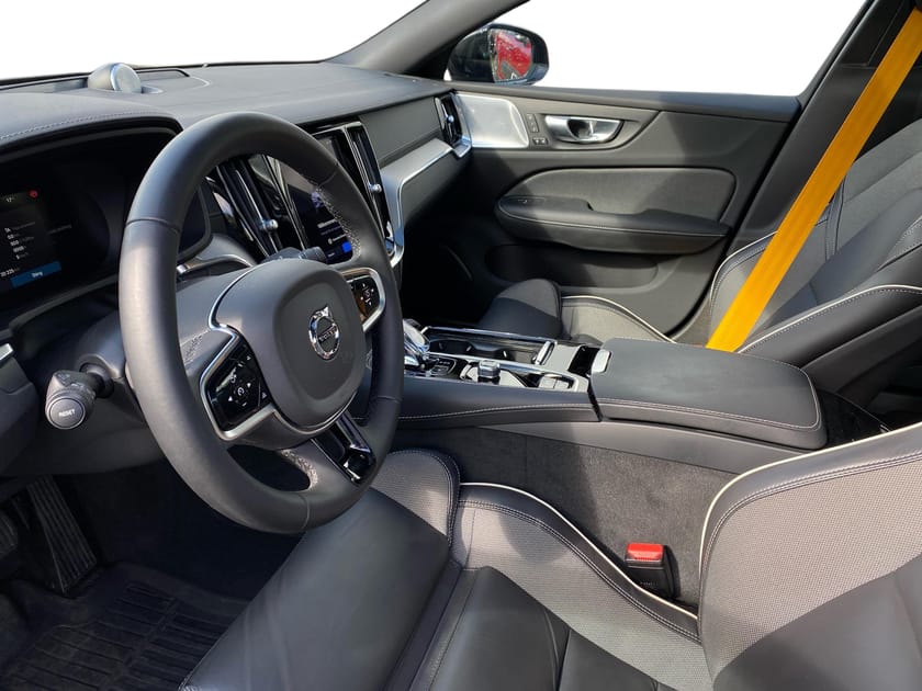 Bild 2 av Volvo S60 Recharge T8 II Polestar Engineered