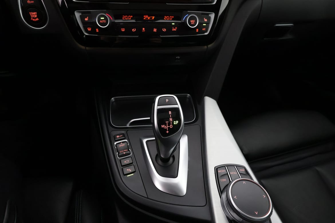 BMW 3-serie 2020 - miniatyr 12