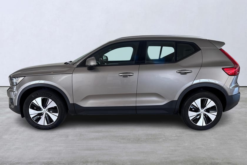 Bild 2 av Volvo XC40 B4 FWD Bensin Momentum Advanced SE
