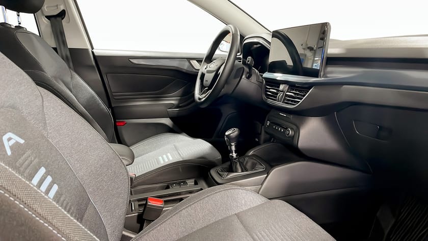 Bild 3 av Ford Focus Active 5d MHEV E85 125hk Manuell