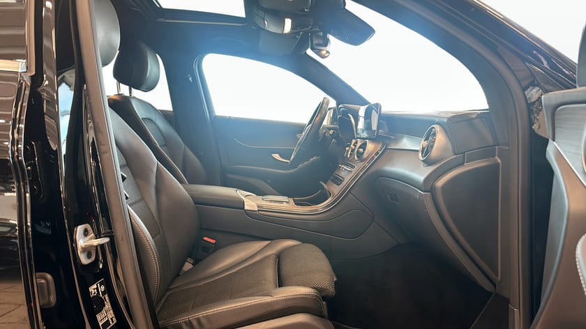 Bild 3 av Mercedes-Benz GLC 300 de Coupé 4MATIC (306hk) TAKLUCKA / 360-KAMERA