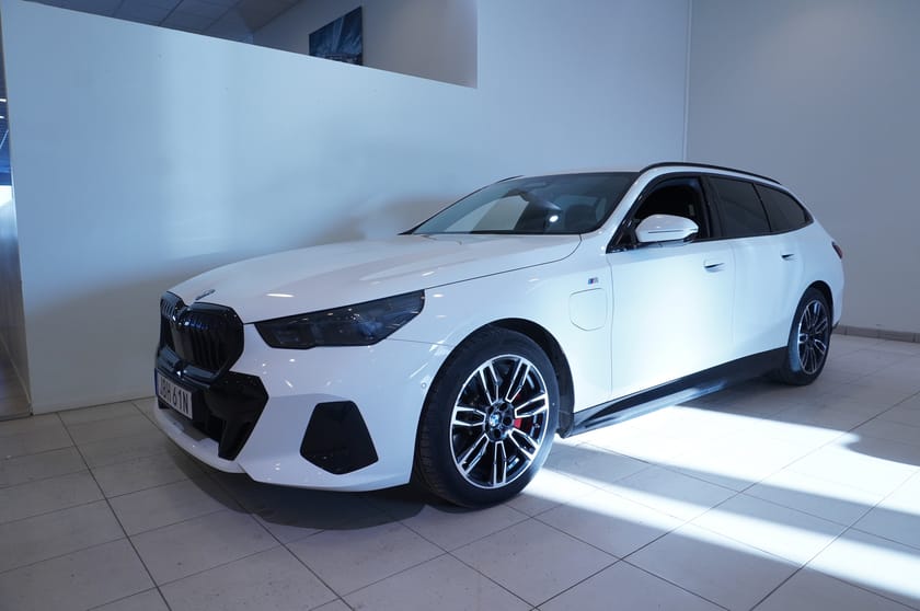 Bild 3 av BMW 530e xDrive Touring M-Sport Dragkrok, Navigation, Hud, H K