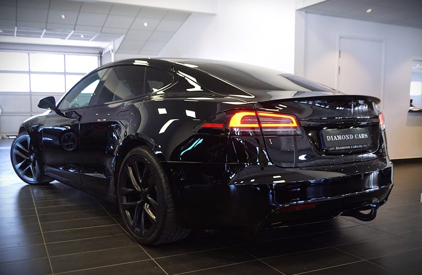 Bild 3 av Tesla Model S Plaid 1020hk\Pano\Drag\Yoke\MOMS\Vinterdäck