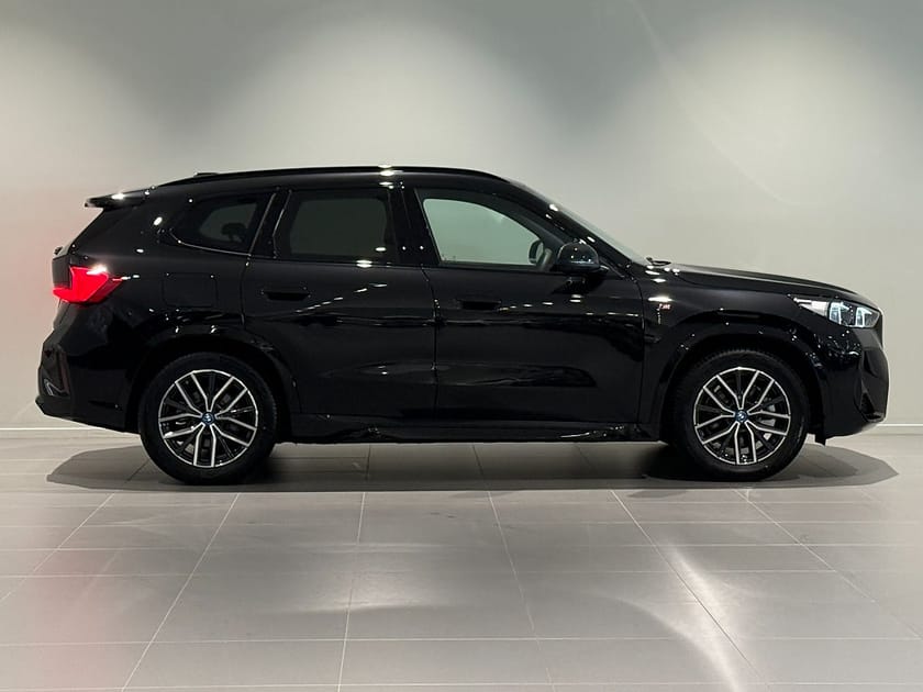 Bild 3 av BMW iX1 xDrive30 M Sport Business Innovation Drag Adpt Farth
