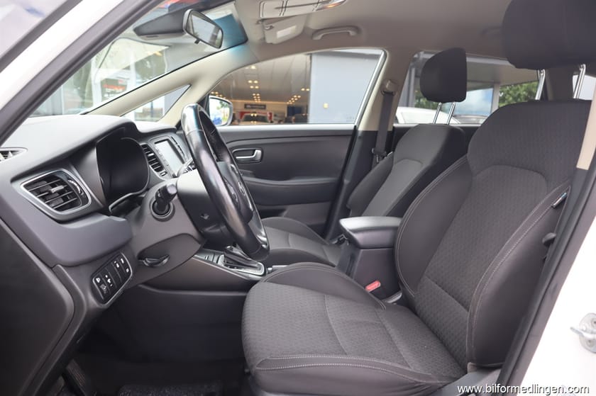 Bild 4 av Kia Carens 1.7 CRDi FWD 141hk Aut 7 sits 1 brukare Drag Navi Backkamera