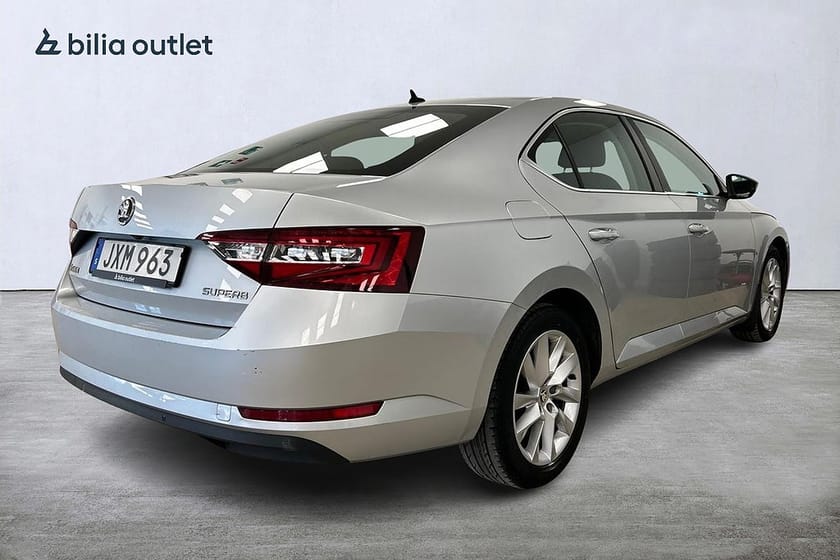 Bild 4 av Škoda Superb Skoda 2.0 TDI Style Nyservad P-värmare B-kamera Navi Dragkrok