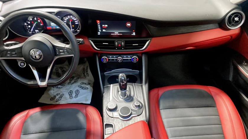 Bild 4 av Alfa Romeo Giulia 2.0 TURBO SUPER 200 Hk 16V