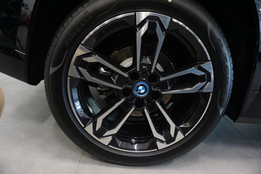 Bild 4 av BMW iX1 xDrive30 M Sport Adaptiv-Led Keyless Rattvärme Tonade Rutor