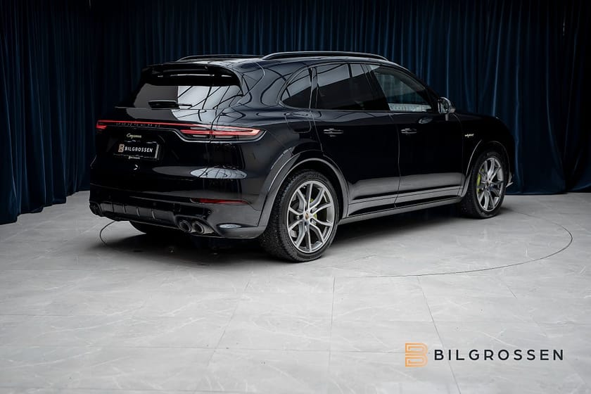 Bild 5 av Porsche Cayenne E-Hybrid SportDesign Bakaxelsytrning Softclose Panorama