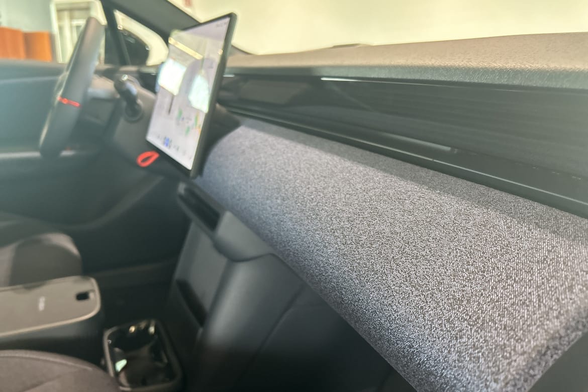 Lynk & Co 02 EV 66 kWh, 272hp, 2025