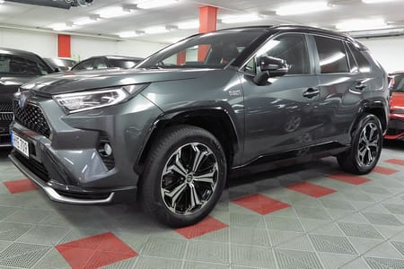 Toyota RAV4 Laddhybrid Plug-in Hybrid E-CVT Style JBL SoV Hjul Panorama Drag