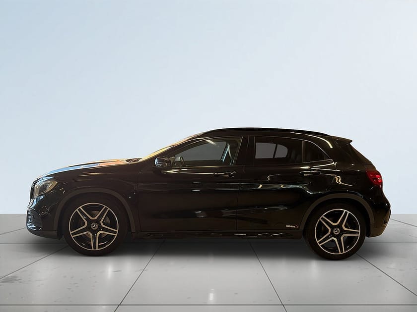 Bild 4 av Mercedes-Benz GLA 220 d 4MATIC 4M AMG Line Mvärme Panorama Bkamera Navi S&V-däck