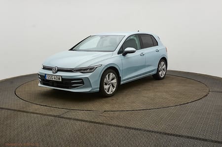 Volkswagen Golf 1.5 eTSI 150 hk värmare med fjärr