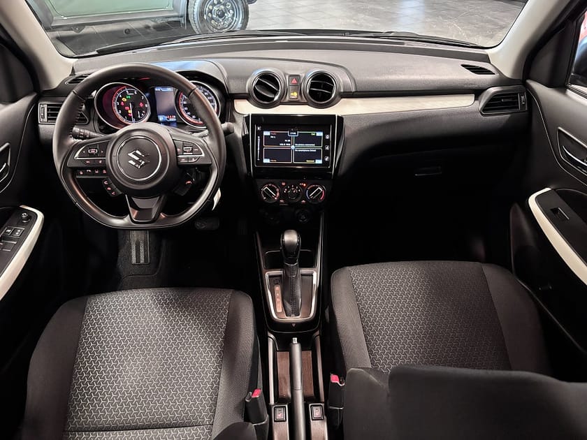 Bild 4 av Suzuki Swift Hybrid 1.2 AUT, V-hjul, B-kamera, Apple Carplay, Fri Service