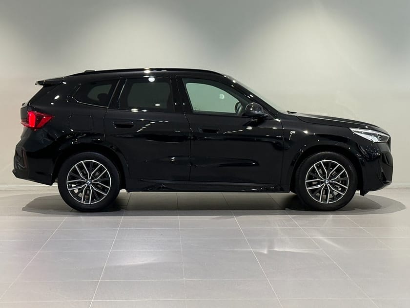 Bild 3 av BMW X1 sDrive18i M Sport Drag Backkamera Tonade Rutor 18" LM